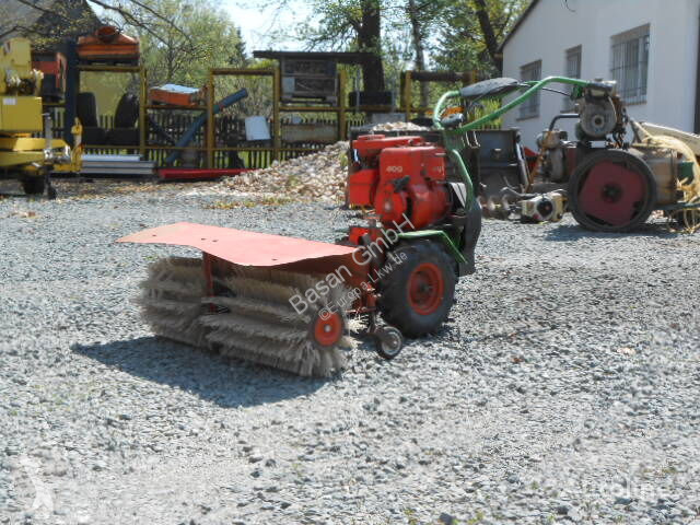 Echipament de curățare  Kehrmaschine