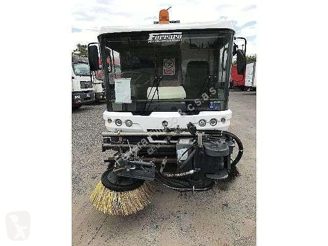 Veicolo per la pulizia delle strade Ravo 560