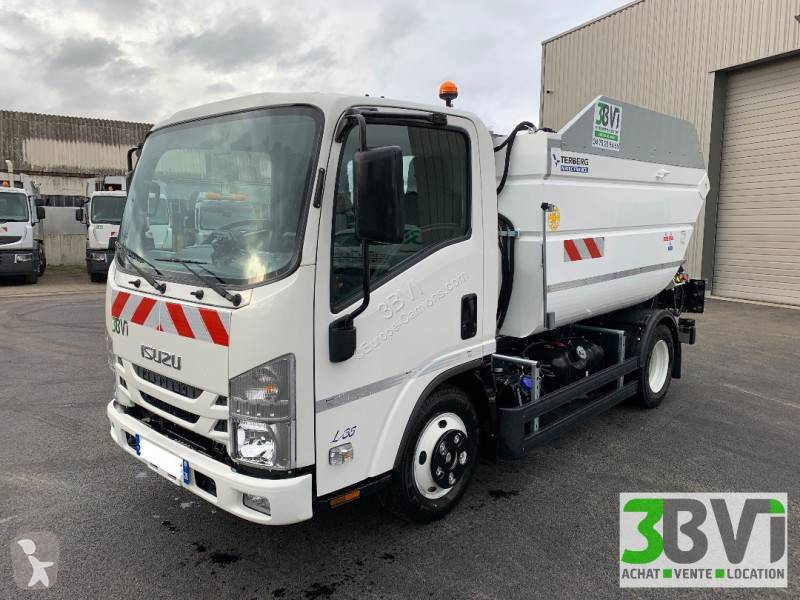 Engin de voirie Isuzu