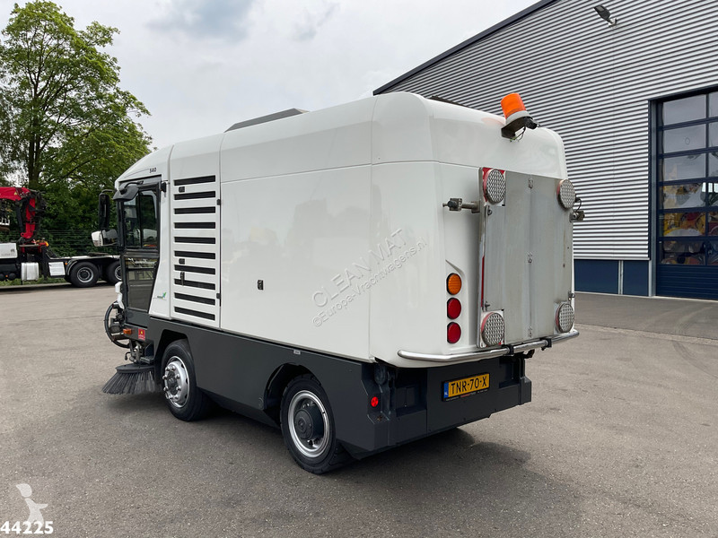 Vägmaskiner Ravo 540 with 3-rd brush
