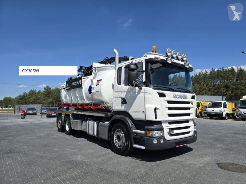 Veicolo per la pulizia delle strade Scania...