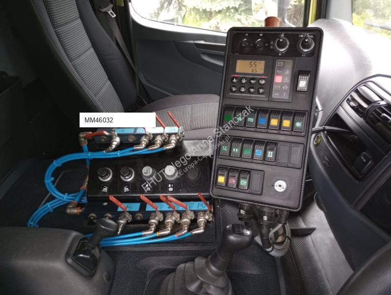 Silniční stroje Mercedes SK600 DUAL