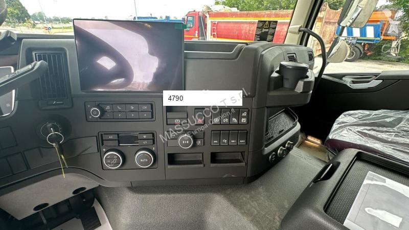 Silniční stroje Volvo FMX 460