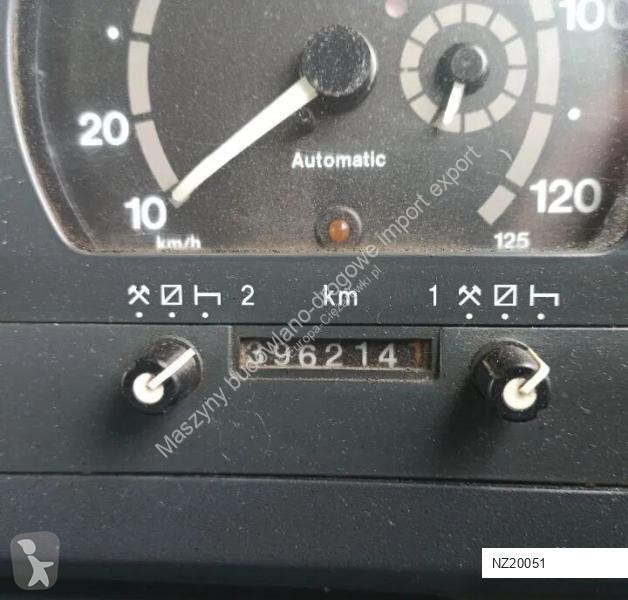 آلة لصيانة الطرق Scania 94 D