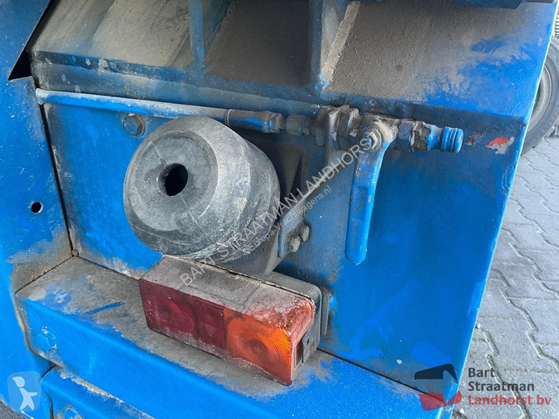Gemeentevoertuig Hofmans HMF 400 veegmachine.