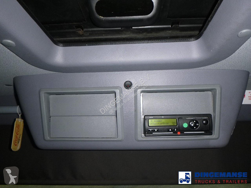 آلة لصيانة الطرق Mercedes 3233 8X4 RHD Euro 5...