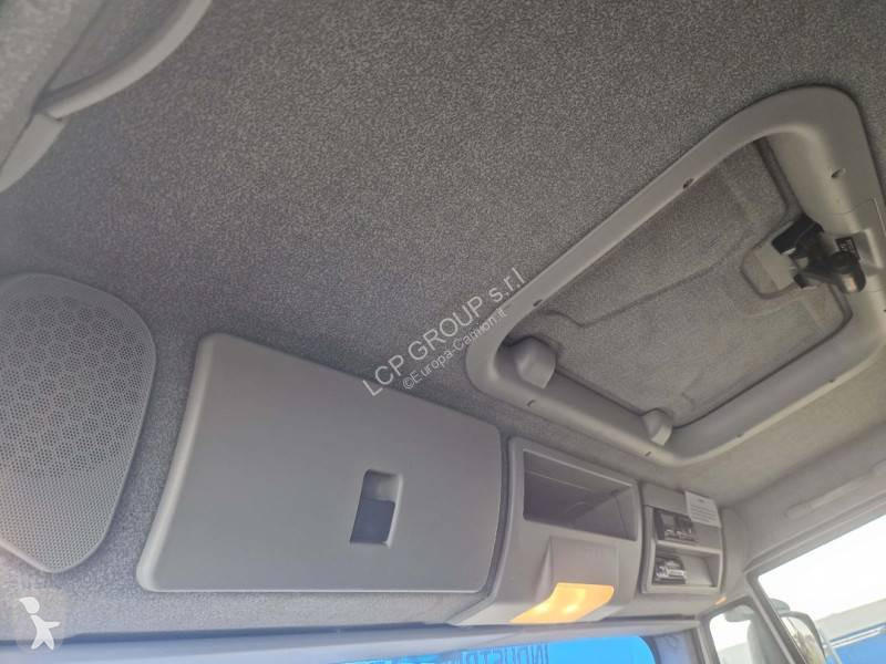 آلة لصيانة الطرق Iveco