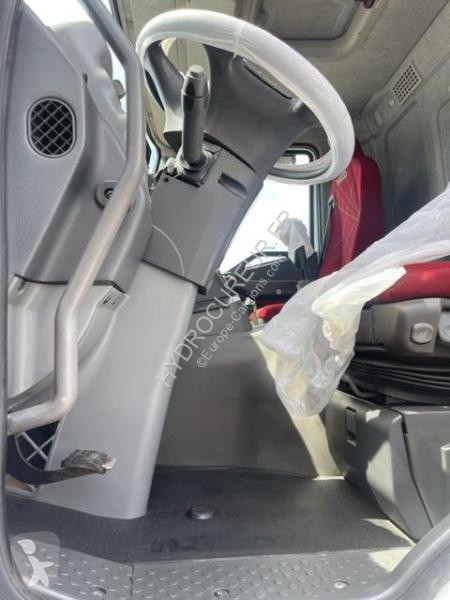 آلة لصيانة الطرق Iveco 270