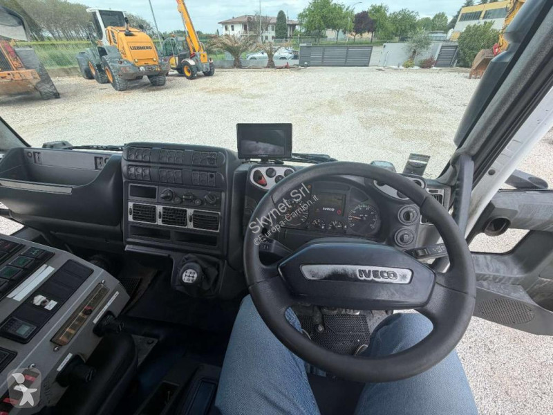 آلة لصيانة الطرق Iveco EUROCARGO 150E22