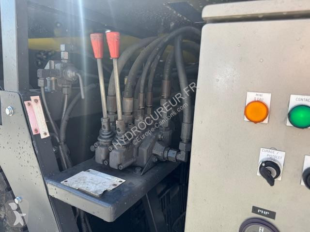 آلة لصيانة الطرق Renault 260