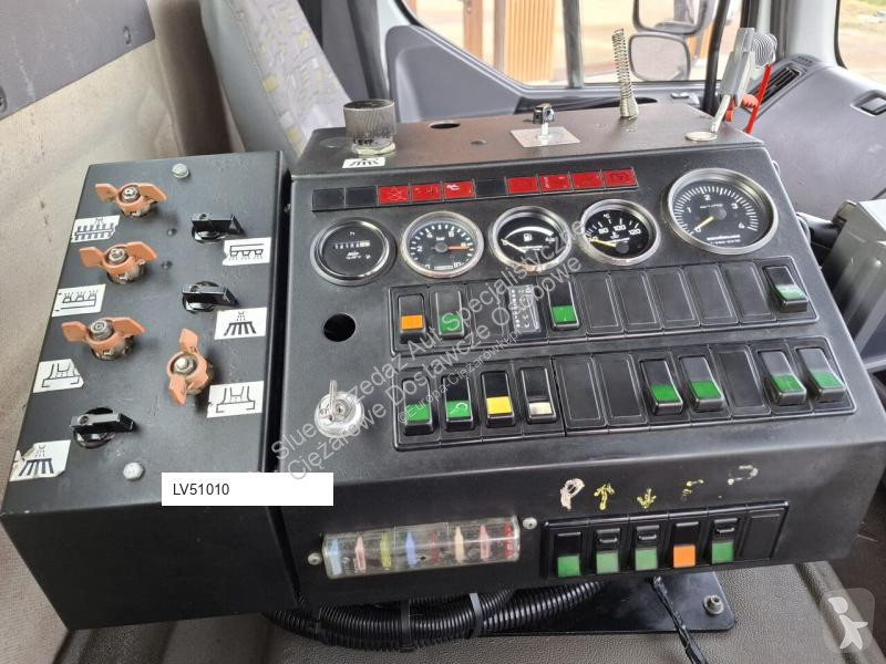 آلة لصيانة الطرق Renault 260