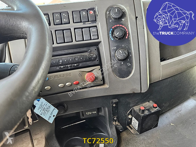 Engin de voirie Renault 270