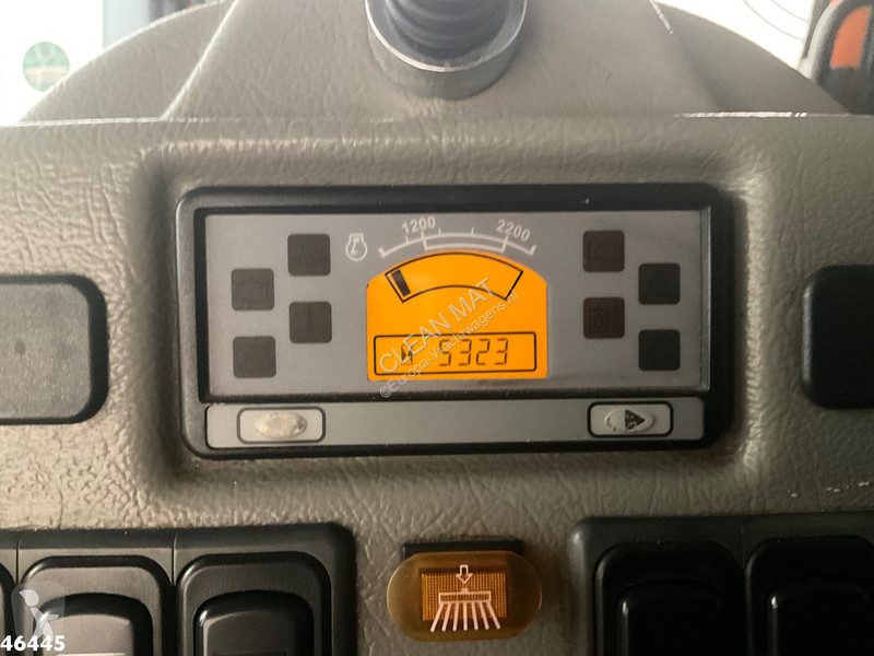 آلة لصيانة الطرق Mercedes 1324 Johnston VT 650...