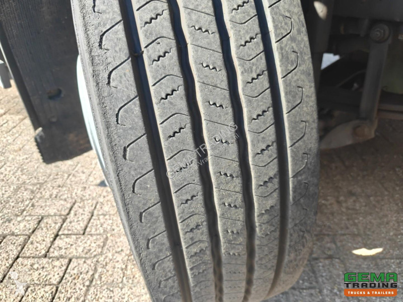 آلة لصيانة الطرق Volvo 250 6x2/4 DayCab...