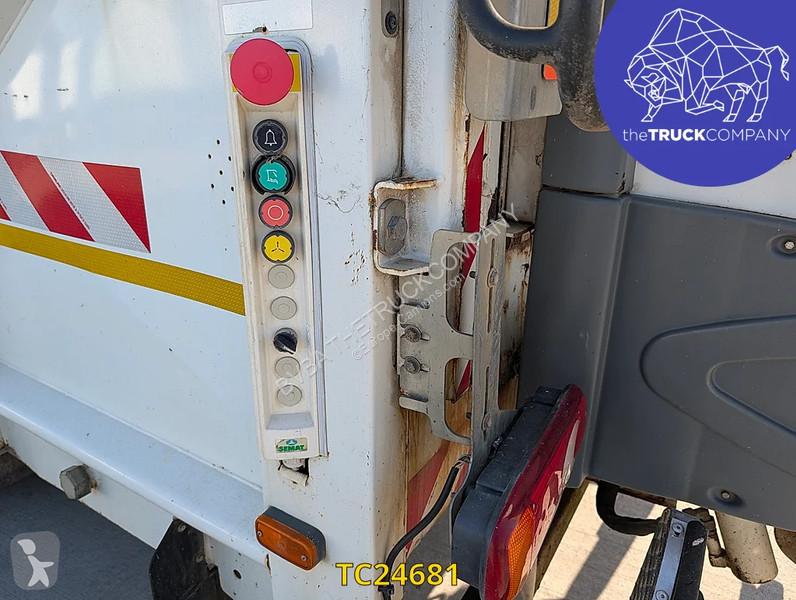 آلة لصيانة الطرق Renault 320