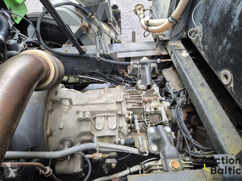 Engin de voirie Mercedes 1216