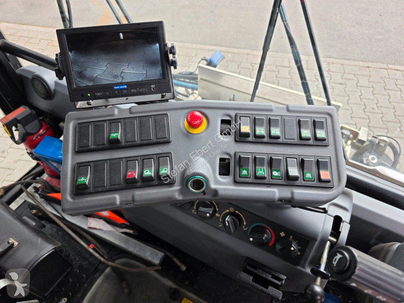 Silniční stroje  RAVO 560 Klima Kamera Navigation