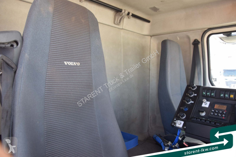 آلة لصيانة الطرق Volvo 240 Lorenz Kehrmaschine...