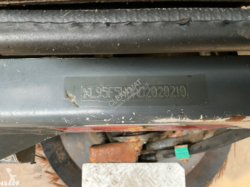 Vägmaskiner Ravo 5-Serie  with 3-rd brush