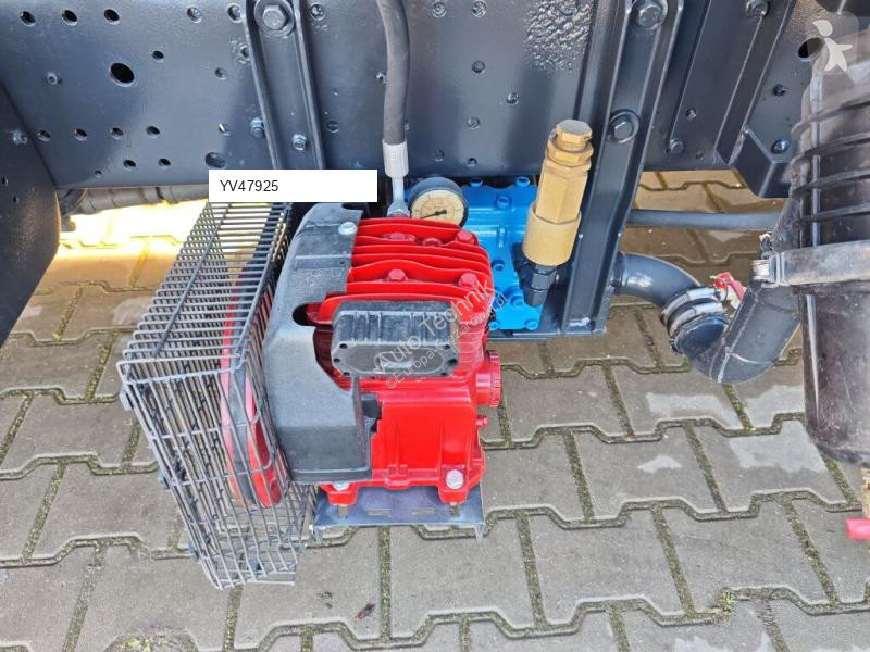 آلة لصيانة الطرق Isuzu SMALL CONTAINER WASHER...