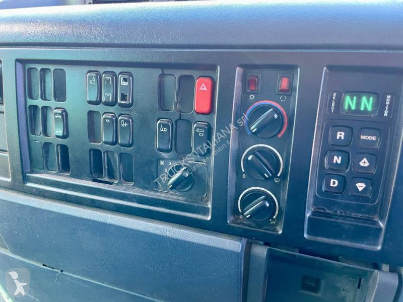 Veicolo per la pulizia delle strade Mercedes