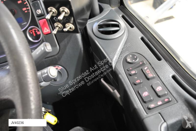 Veicolo per la pulizia delle strade MAN TGM 18.240