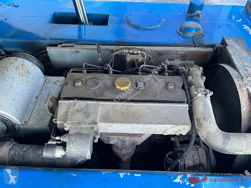 Gemeentevoertuig Hofmans HMF 400 veegmachine.