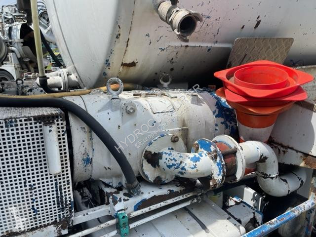 آلة لصيانة الطرق Iveco 270