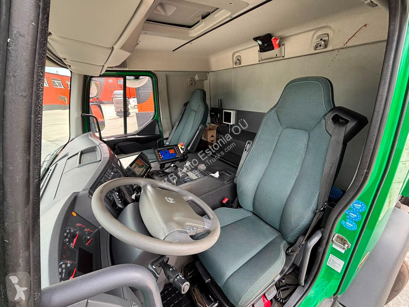 آلة لصيانة الطرق Volvo FE 320 6x2*4 JOAB...