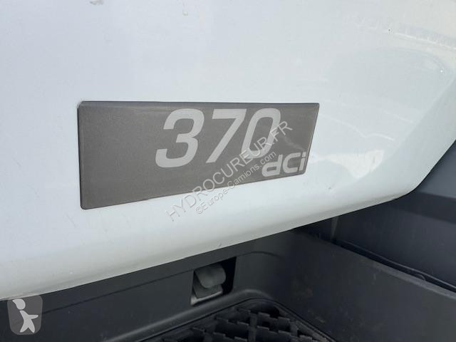 آلة لصيانة الطرق Renault 370 DCI