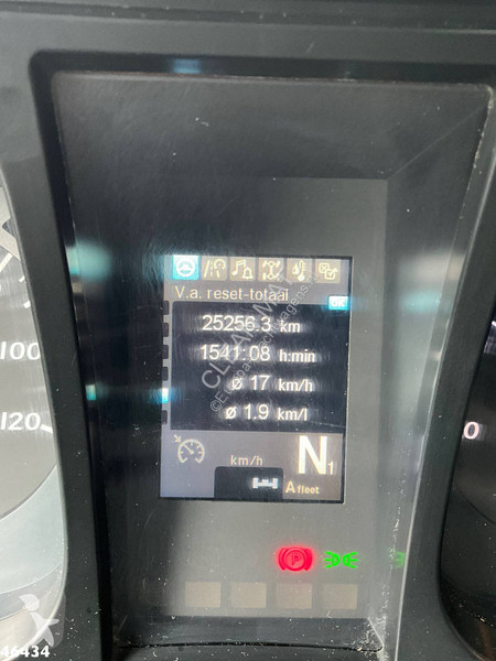 Vehículo de limpieza viaria Mercedes ANTOS 2533...