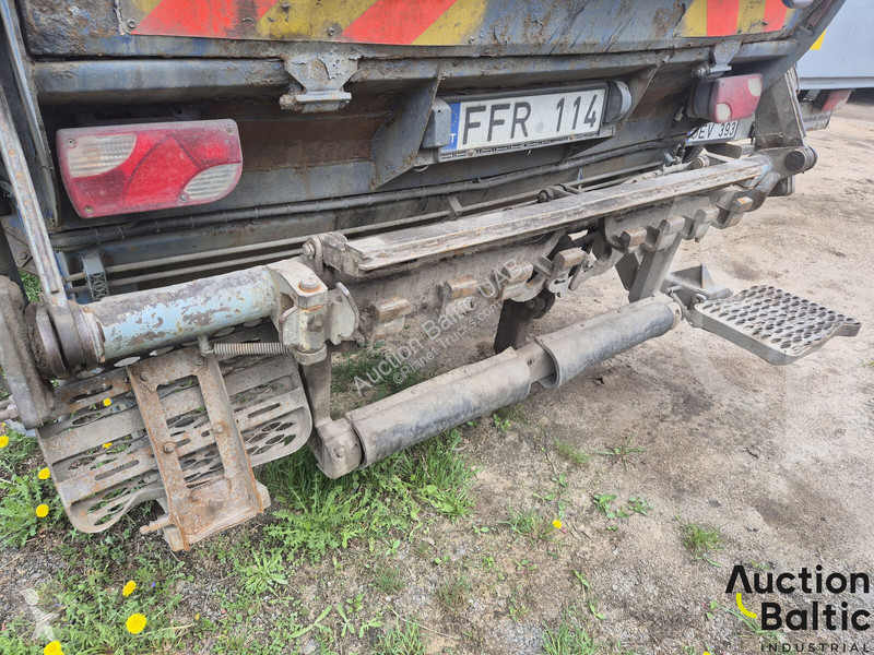 Engin de voirie MAN 18.250