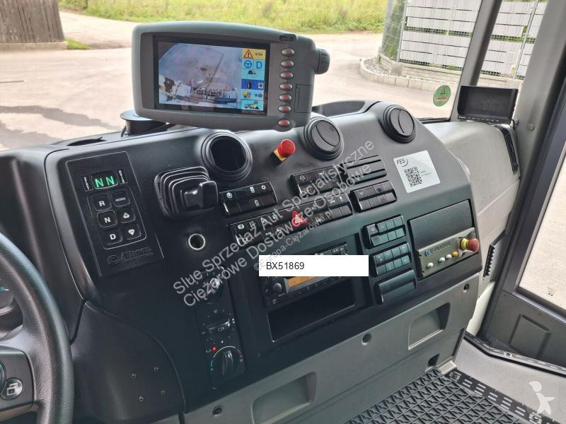 آلة لصيانة الطرق Mercedes press 522 Zoeller