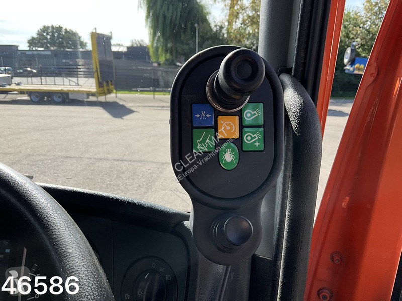 Útfenntartó-és-karbantartógép Mercedes 1321...