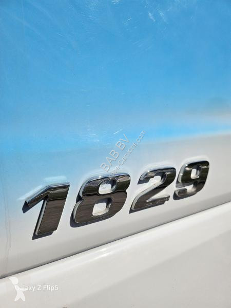 آلة لصيانة الطرق Mercedes 1829