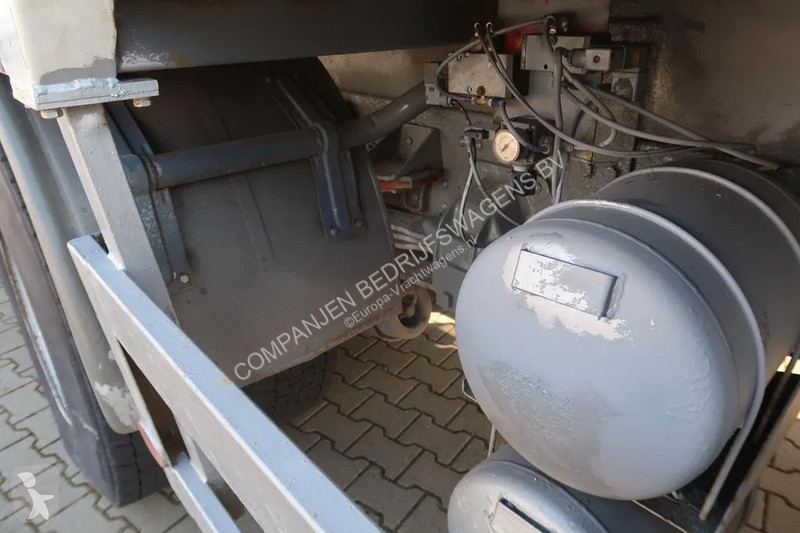 آلة لصيانة الطرق Volvo F 12.400 Volvo -400...