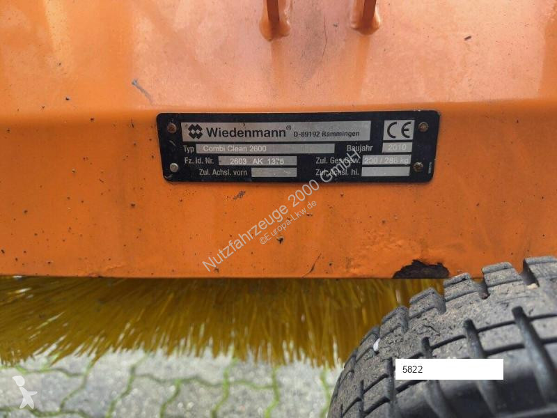 Veículo de limpeza / sanitário de estrada...