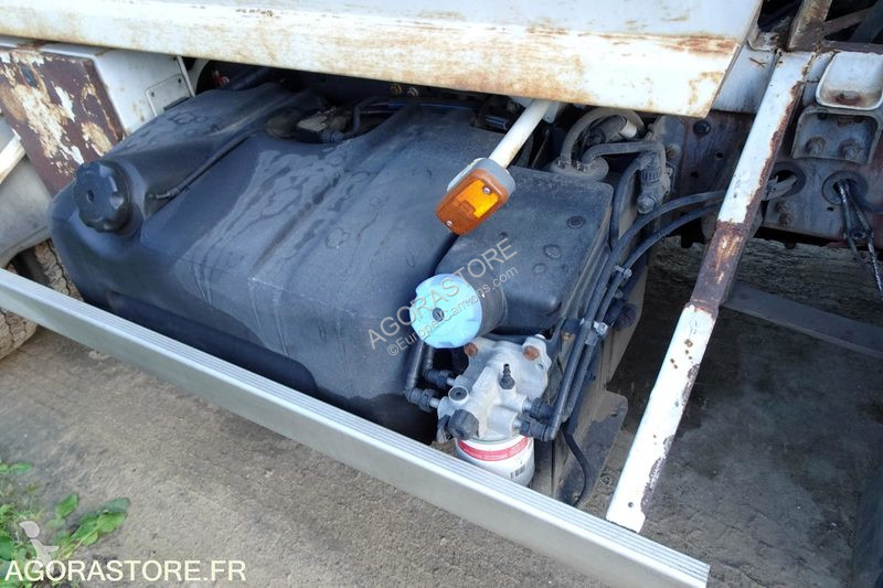 آلة لصيانة الطرق Renault MIDLUM