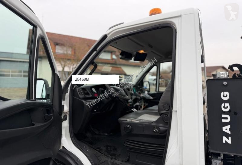 آلة لصيانة الطرق Iveco 676 70C17