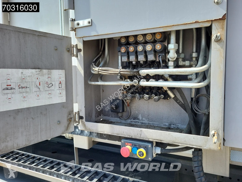 آلة لصيانة الطرق Iveco 330 4X2 Slaughter waste...