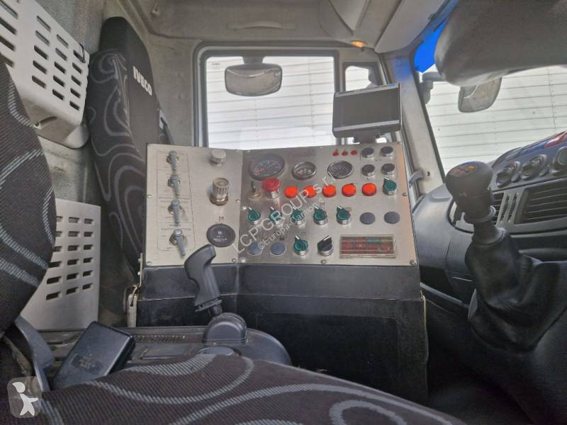 آلة لصيانة الطرق Iveco