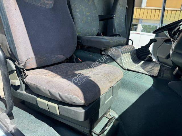 آلة لصيانة الطرق Renault 260
