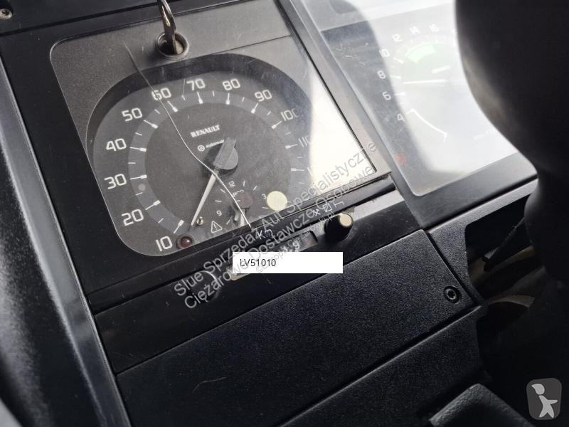 آلة لصيانة الطرق Renault 260