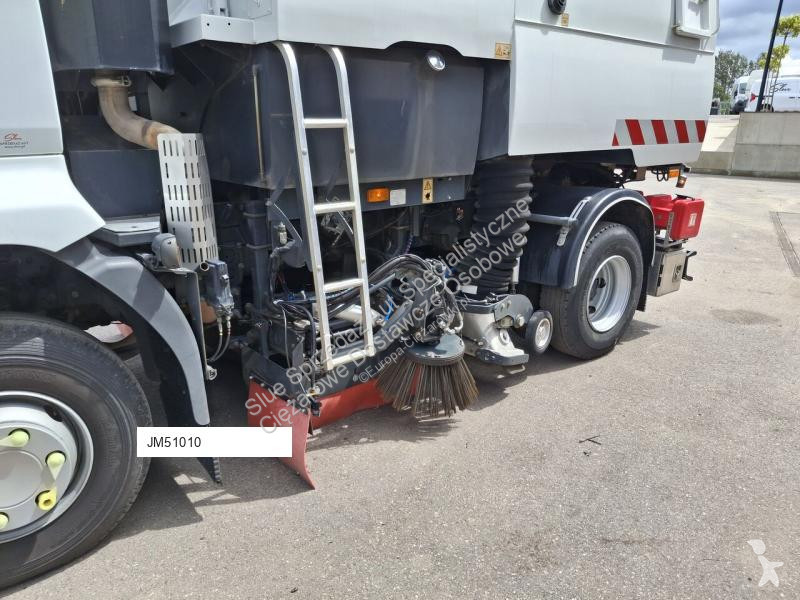 آلة لصيانة الطرق Renault 220