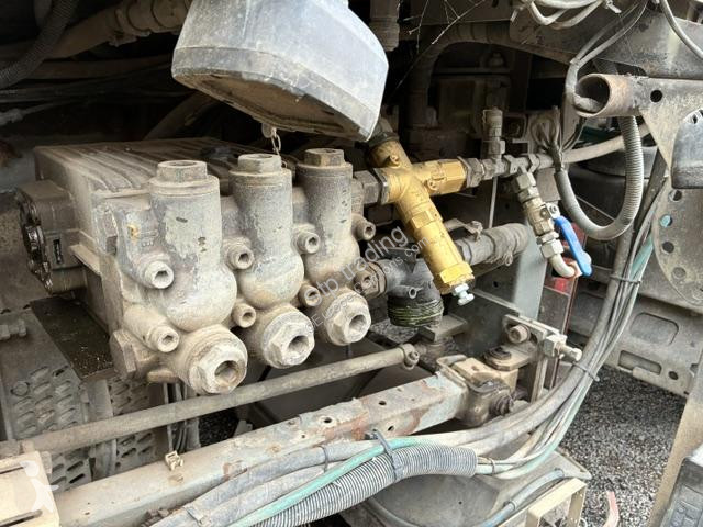 آلة لصيانة الطرق Mercedes  AXOR 1829