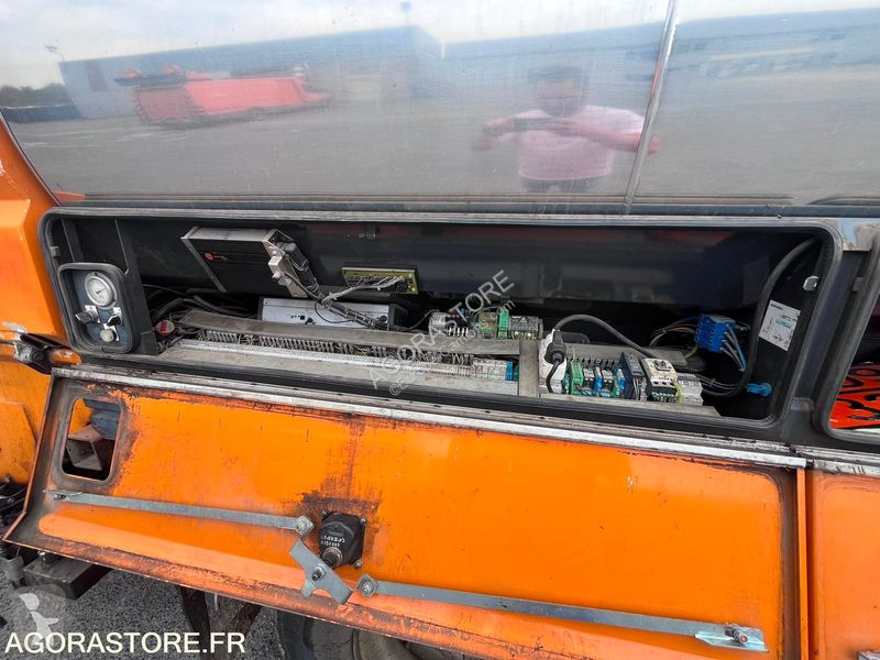 مقطورة Renault PREMIUM