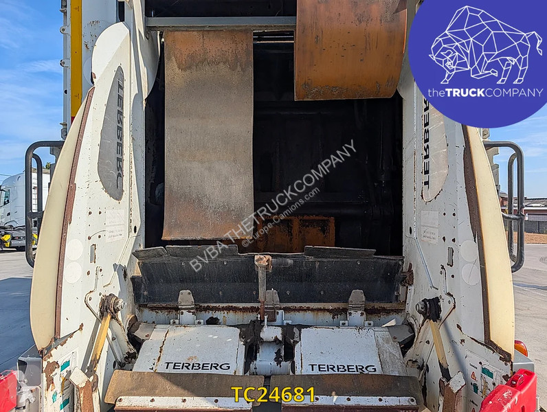 آلة لصيانة الطرق Renault 320