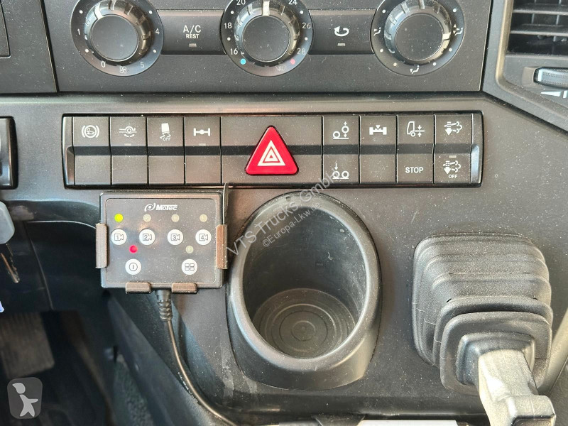 Engin de voirie Mercedes 2533 6x2 FAUN...