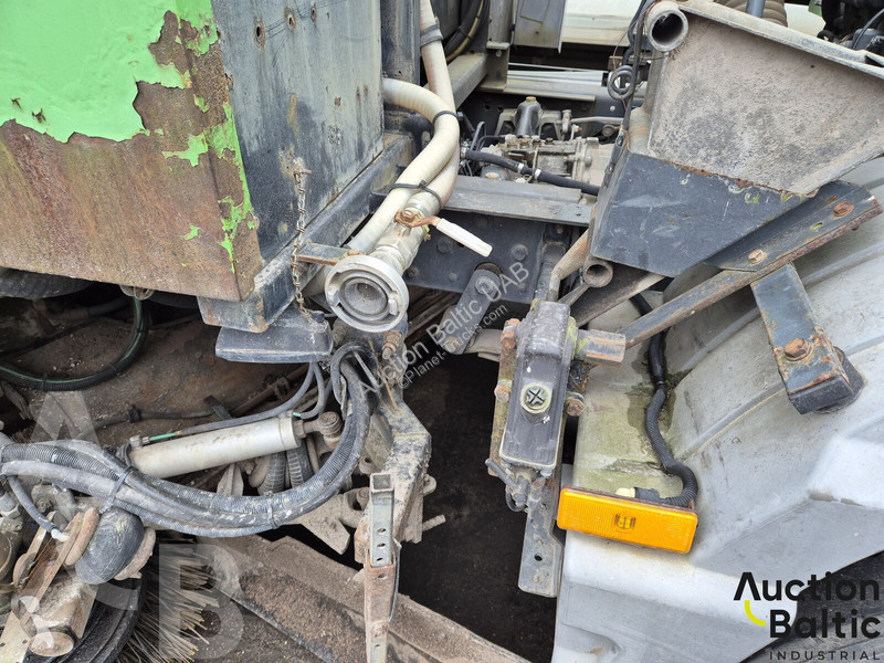 Engin de voirie Mercedes 1216