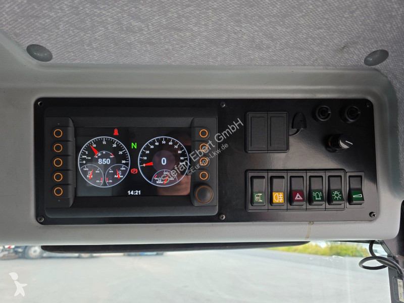 Silniční stroje  RAVO 560 Klima Kamera Navigation